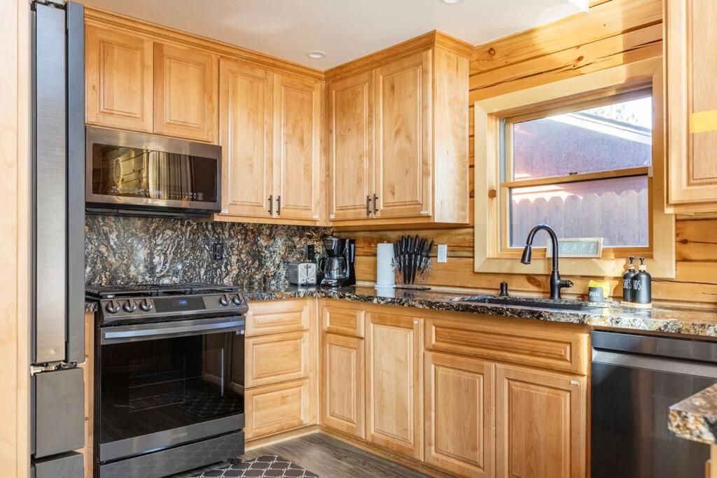 Modern Family Cabin Mins To Lake, Slopes & Hikes ビッグ・ベア・シティ エクステリア 写真