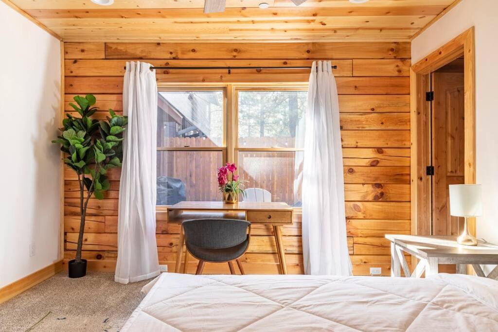 Modern Family Cabin Mins To Lake, Slopes & Hikes ビッグ・ベア・シティ エクステリア 写真