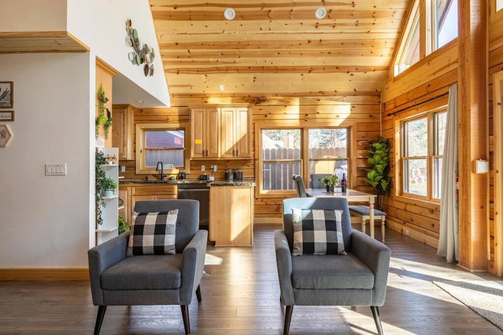 Modern Family Cabin Mins To Lake, Slopes & Hikes ビッグ・ベア・シティ エクステリア 写真