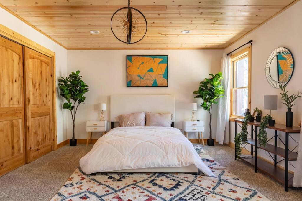 Modern Family Cabin Mins To Lake, Slopes & Hikes ビッグ・ベア・シティ エクステリア 写真