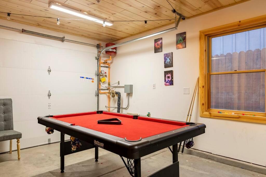 Modern Family Cabin Mins To Lake, Slopes & Hikes ビッグ・ベア・シティ エクステリア 写真
