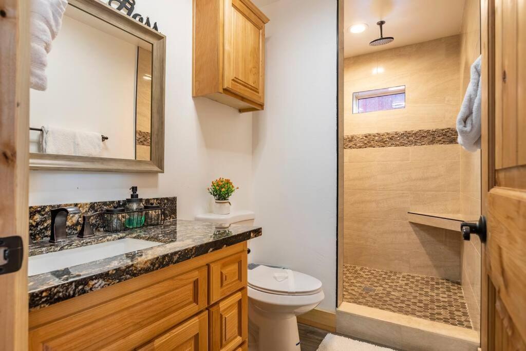 Modern Family Cabin Mins To Lake, Slopes & Hikes ビッグ・ベア・シティ エクステリア 写真