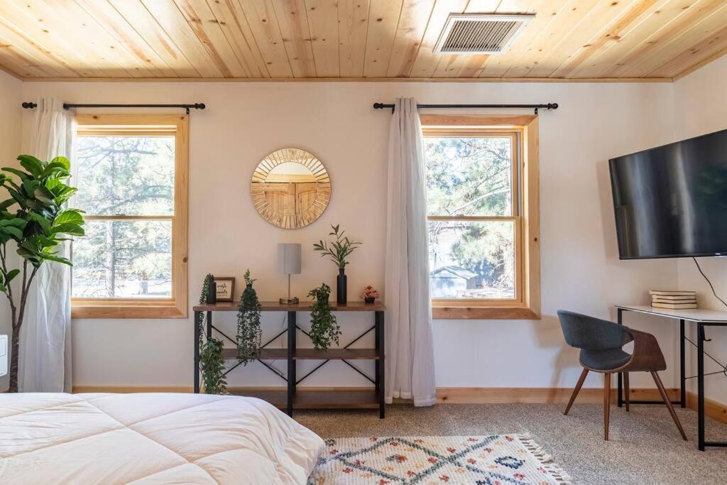 Modern Family Cabin Mins To Lake, Slopes & Hikes ビッグ・ベア・シティ エクステリア 写真