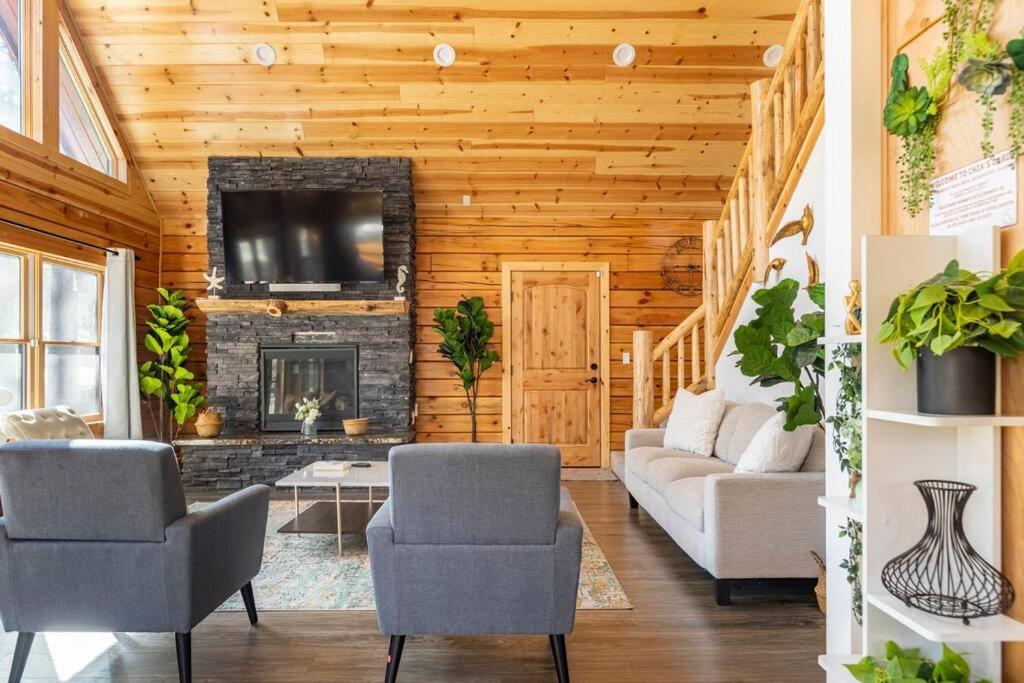 Modern Family Cabin Mins To Lake, Slopes & Hikes ビッグ・ベア・シティ エクステリア 写真