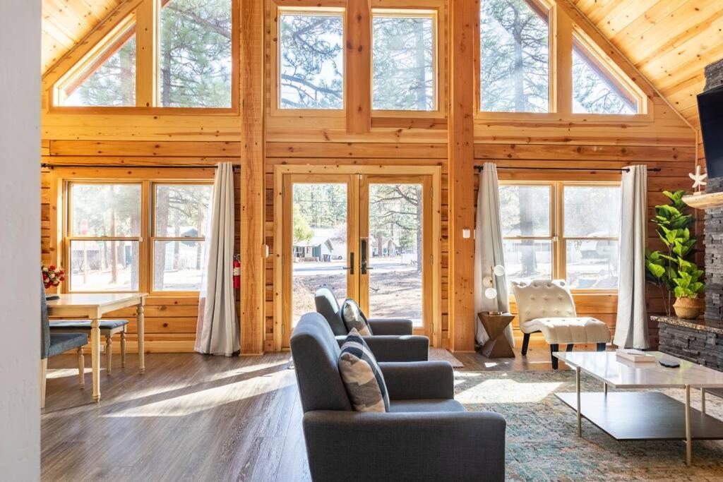 Modern Family Cabin Mins To Lake, Slopes & Hikes ビッグ・ベア・シティ エクステリア 写真